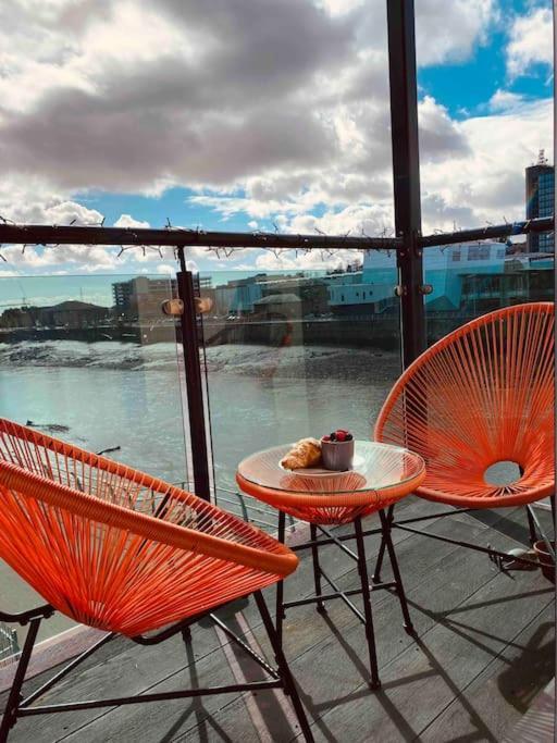 Luxury 2 Bedroom Waterfront Apartment With Balcony Newport  Extérieur photo