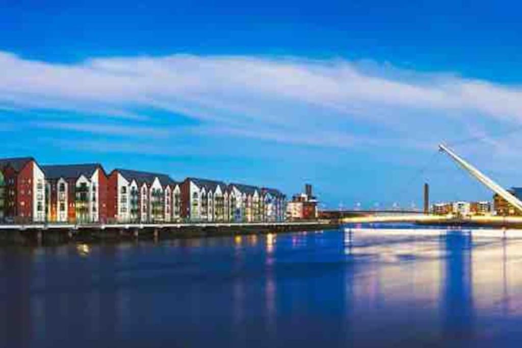 Luxury 2 Bedroom Waterfront Apartment With Balcony Newport  Extérieur photo