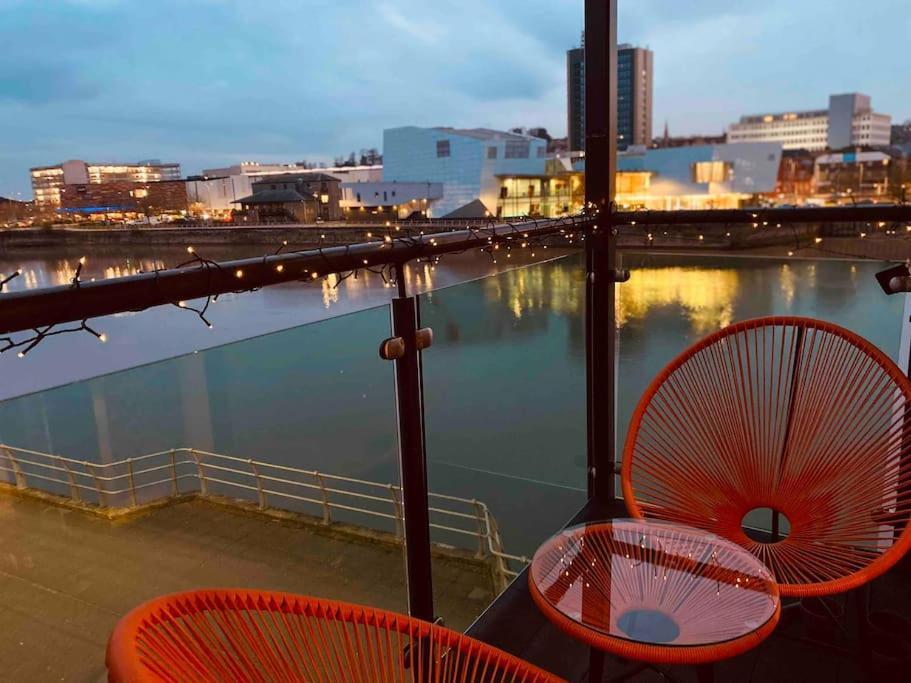 Luxury 2 Bedroom Waterfront Apartment With Balcony Newport  Extérieur photo
