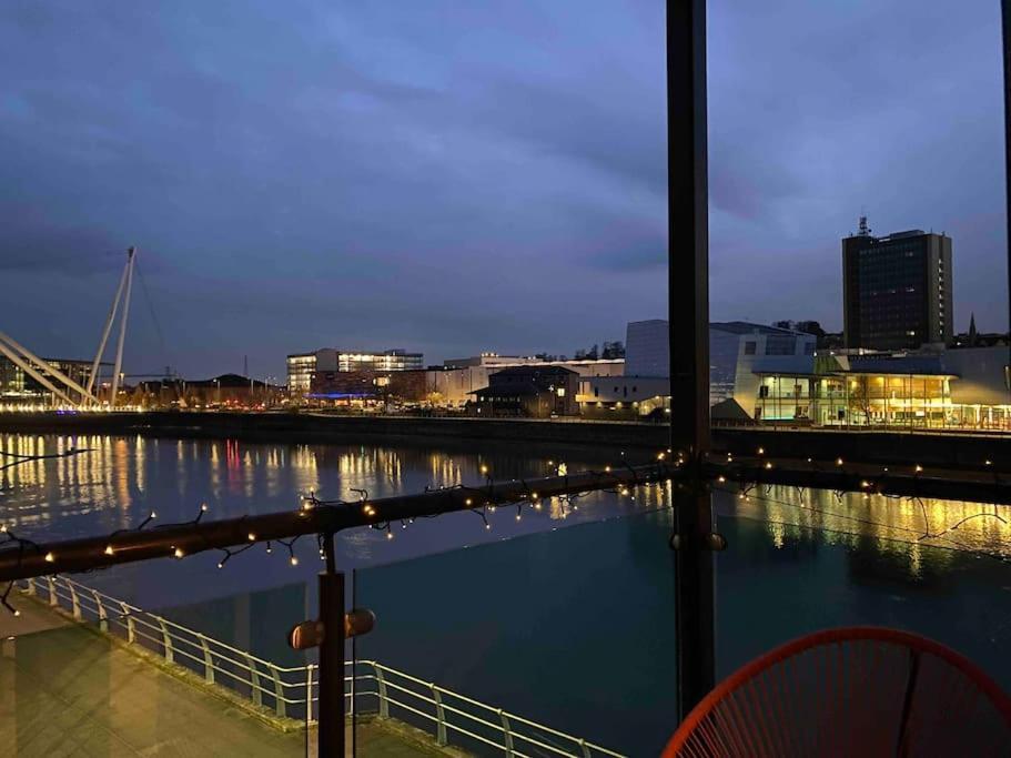 Luxury 2 Bedroom Waterfront Apartment With Balcony Newport  Extérieur photo
